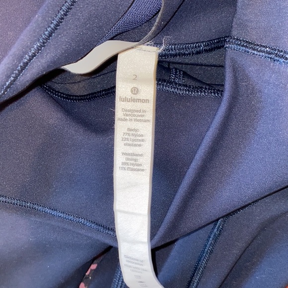 Lululemon Navy 19in Leggings - Picture 7 of 7